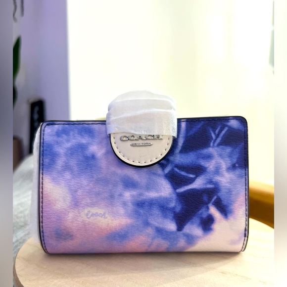 Coach Wallet - Picture 3 of 16